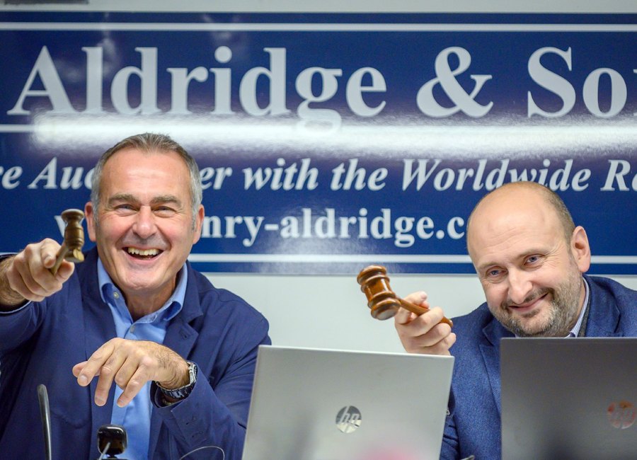 Henry Aldridge auctioneers on the rostrum